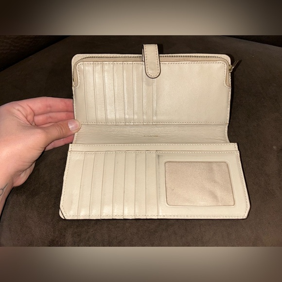 Cream Wallet - Picture 3 of 4
